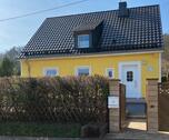 Foto - Freistehendes Haus mit großem Garten auf 898 qm Grundstück