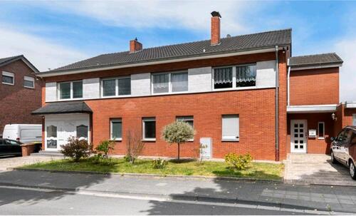 Foto - 2 Familienhaus freistehend ( 2 Eigentumswohnungen )