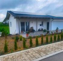 Ruhige Lage, neuwertiges Einfamilienhaus KFW40-Standard in 2023 fertiggestellt - Triftern