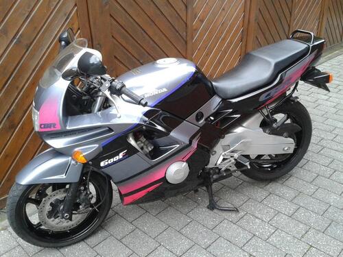 Foto - Vermiete: Motorrad Stellplatz in einer Garage mit Stromanschluss