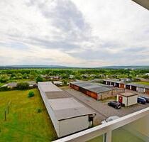 Fernblick in die Goldene Aue! sanierte 3-Raum-Wohnung mit Badewanne und Balkon! Bezug sofort möglich! - Sangerhausen