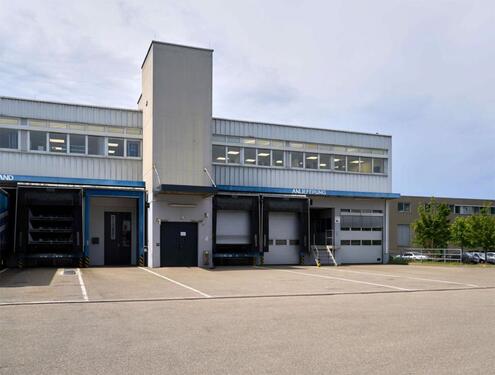 Foto - Autarke Halle mit eigenem Zugang und 4 Rampen – 1.360 m² in Top-Lage! *