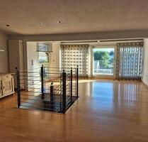 Helle 4-Zimmer Maisonette-Wohnung mit Balkon in Argenthal