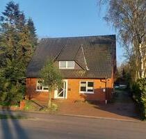 Einfamilienhaus mit Einliegerwohnung – frei ab sofort - Holdorf