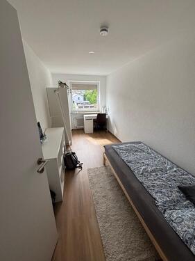 Foto - WG Zimmer zu Vermieten - 290,00&nbsp;EUR Kaltmiete, ca.&nbsp; 12,00&nbsp;m&sup2;
