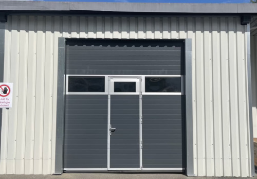 Foto - Lagerhalle Lagerraum Lagerplatz überwacht 247 abschließbar Tor