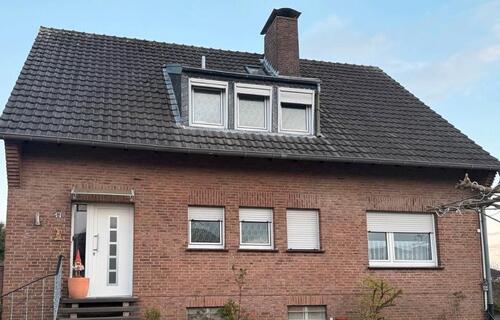 Foto - Freistehendes Mehrfamilienhaus mit Viel Platz für Familie & Ideen