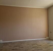 Sofort bezugsfertig, familienfreundliche 3 - Raumwohnung mit Balkon in der Sachsenallee 104! - Glauchau