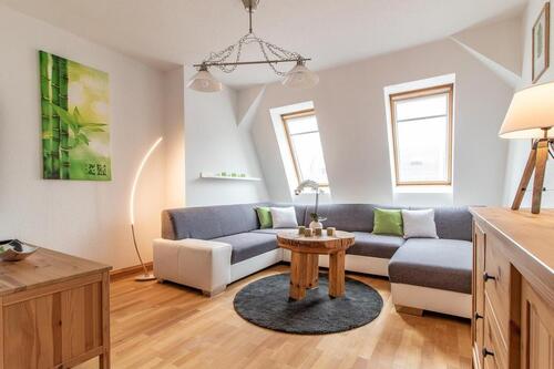 Foto - ab sofort: sehr schöne, voll möblierte 2-Zi DG-Whg, Luxus- EBK, Balkon