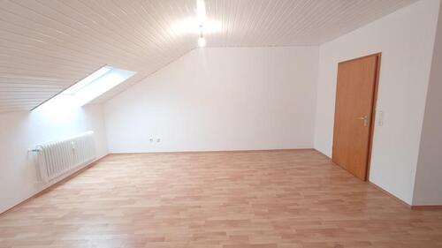 Foto - Dachgeschoss Wohnung - 400,00&nbsp;EUR Kaltmiete, ca.&nbsp; 82,00&nbsp;m&sup2;
