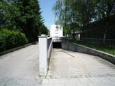 Foto - Übergroße abgeschlossene Einzelgarage mit Licht und Strom