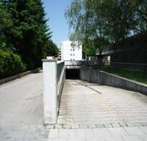 Übergroße abgeschlossene Einzelgarage mit Licht und Strom - München Bogenhausen