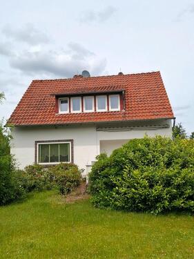 Foto - Einfamilienhaus mit Nebengebäude und idyllischen Gartenbereich