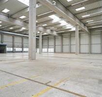 Ebenerdige Logistikhalle mit 3 Toren und einer Deckenhöhe von 8 m!* - Öhringen