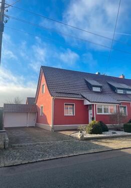 Foto - Doppelhaushälfte mit Garage in beliebter Stadtrandlage