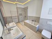 Foto - Exklusive 3- Zimmerwohnung inkl. modernem Masterbad mit Wa&Du +Gäste- WC+Balkon+Parkett & Fliesen