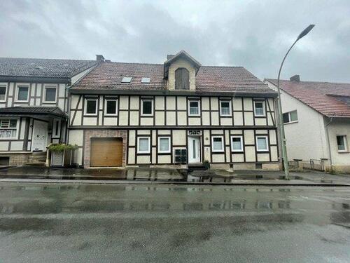Foto - Modernisiertes Mehrfamilienhaus in guter Lage -Niedermarsberg