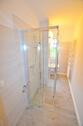 Foto - neu sanierte 3-Raum-Erdgeschosswohnung, bodengleiche Dusche, Stellplatz, Balkon! Bezug ab 09.07.2026 möglich!