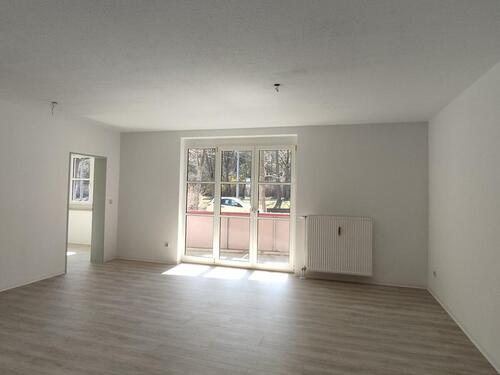 Foto - Schöne, renovierte 4-Zimmer-Wohnung mit Balkon!