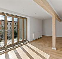 Großzügige 2-Zimmer-Dachgeschosswohnung mit Balkon und Blick auf die Markttürme - Halle (Saale)