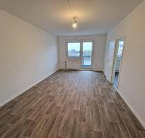 **FRISCH RENOVIERT**3-Zimmer-Wohnung Balkon Bad mit Wanne ab 01.12.2025 - Leipzig West
