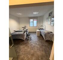 Raum für Beauty & Wellness - 700,00&nbsp;EUR Kaltmiete, ca.&nbsp; 22,00&nbsp;m&sup2; in Altdorf (PLZ: 84032)