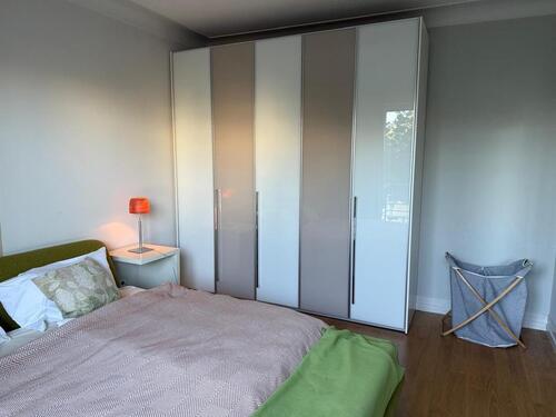 Foto - Möblierte 2-Zimmer-Wohnung mit Balkon & Tiefgarage – 6 Monate