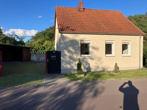 Foto - Einfamilienhaus mit Carport, Garten und Kamin