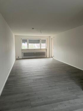 Foto - Kernsanierte 4-Zimmer Wohnung - 1.100,00&nbsp;EUR Kaltmiete, ca.&nbsp; 121,00&nbsp;m&sup2;