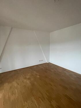 Foto - 1 Zimmer Dachgeschoßwohnung zur Miete in Halle (Saale)