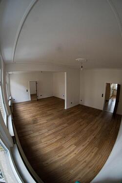 Foto - 114 qm Wohnung 4 Zimmer - 1.100,00 EUR Kaltmiete, ca.  114,00 m²