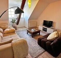 Moderne und helle 2 Zimmer-Dachgeschosswohnung mit Einbauküche und PKW-Stellplatz im Zentrum von Minden