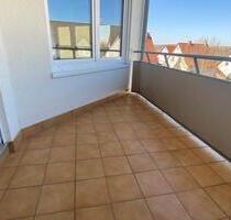 Apartment: großer Balkon, Lift, Stellplatz, ruhige Lage - Werdau