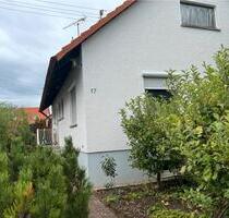 Einfamilienhaus in Flein, freistehend, mit Garten.