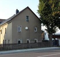 Wohnhaus mit Nebengebäuden u. großem GrundstückWiese ca. 8.000m2 - Hartha