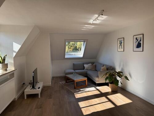 Foto - Frisch renovierte Dachgeschosswohnung (voll möbliert)