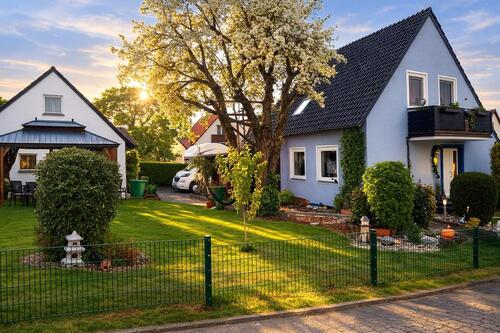 Foto - Kernsaniertes Einfamilienhaus mit idyllischem Garten in Hillerse