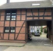 Doppelhaushälfte in Hofanlage in Hürth-AlstädtenBurbach