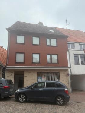 Foto - Haus mit Wohnung und Geschäftstfläche