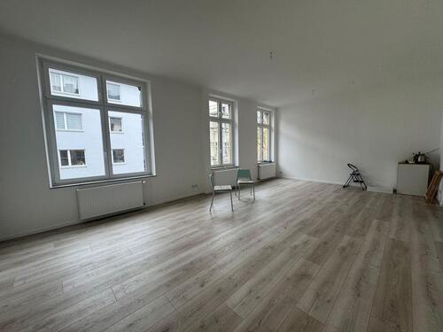 Foto - Renoviert, Waldnähe, Altbau, hohe Decken, Balkon, optimal für Familien mit EBK