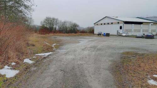 Foto - Halle mit Grundstück (4500 m²) zu vermietenpachten