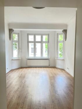 Foto - Großzügige helle Altbauwohnung mit Balkon und überdachtem Stellpl