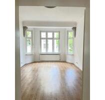 Großzügige helle Altbauwohnung mit Balkon und überdachtem Stellpl - Ratingen