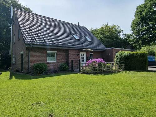 Foto - Familienfreundliches Einfamilienhaus mit großem Garten und Pool