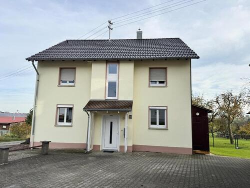 Foto - Ruhige 3,5-Zimmer-EG-Wohnung mit Einbauküche & Sitzplatz im Grüne