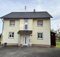 Ruhige 3,5-Zimmer-EG-Wohnung mit Einbauküche & Sitzplatz im Grüne - Mühlingen