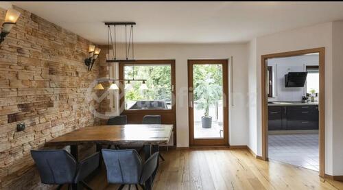 Foto - Wunderschöne 4 Zimmer Wohnung mit 2 Garagen, 2 Balkone & 2 Badezi