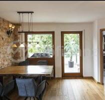 Wunderschöne 4 Zimmer Wohnung mit 2 Garagen, 2 Balkone & 2 Badezi - Reutlingen Sondelfingen