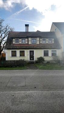 Foto - Wohnhaus mit Scheune und Garage