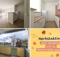 2 Warmmieten frei*: renovierte Balkonwohnung mit Einbauküche im bequemen 2. OG - Freiberg
